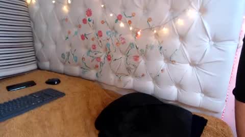 suggabrown_ online show from February 27, 2025, 1:28 pm