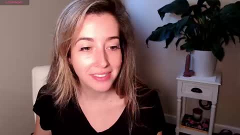 Mia online show from September 26, 2025, 1:26 pm