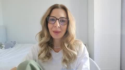 sukygirl online show from April 23, 2026, 11:42 am