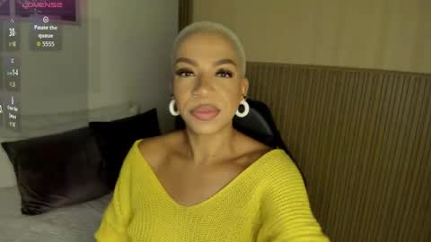 Snapshot of summer_night_ chatting on June 5, 2026, 11:27 am Summer online show from June 5, 2026, 11:27 am