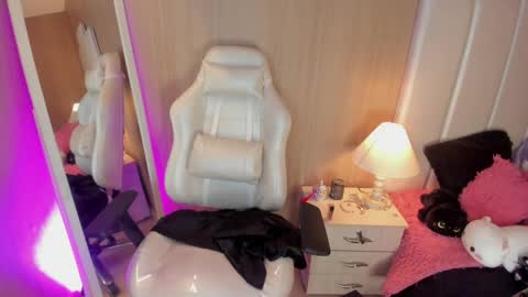 Snapshot of summerssangel chatting on May 29, 2026, 8:29 pm - - online show from May 29, 2026, 8:29 pm