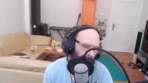 Snapshot of sunbeatshower chatting on September 13, 2025, 8:25 am sunbeatshower online show from September 13, 2025, 8:25 am