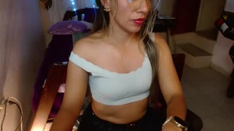 sun crystal online show from March 12, 2026, 11:00 pm