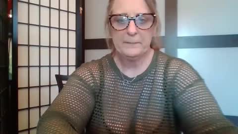 Snapshot of sunflower556 chatting on May 15, 2026, 6:48 pm Sunflower online show from May 15, 2026, 6:48 pm
