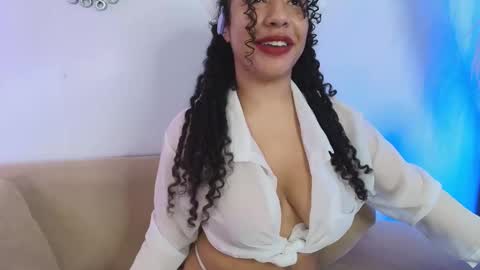 Aillyn Perez online show from December 1, 2025, 10:04 pm
