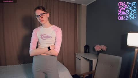 Kiki online show from April 10, 2026, 1:11 am