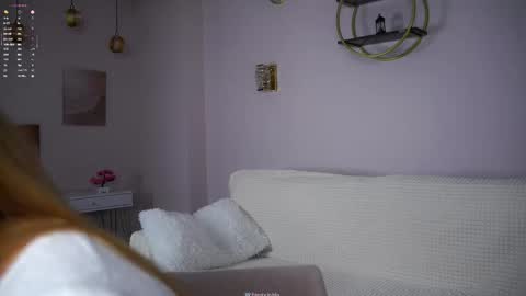 Lily online show from November 7, 2025, 2:39 pm