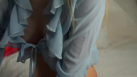 Lily online show from April 10, 2026, 2:44 pm