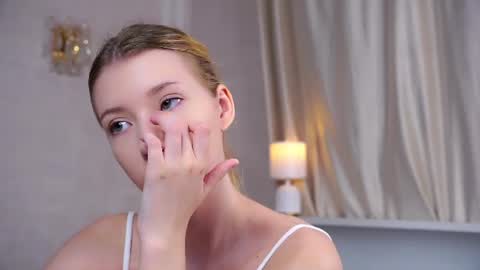 Snapshot of sunnmoonn chatting on July 7, 2026, 2:43 pm Lily online show from July 7, 2026, 2:43 pm