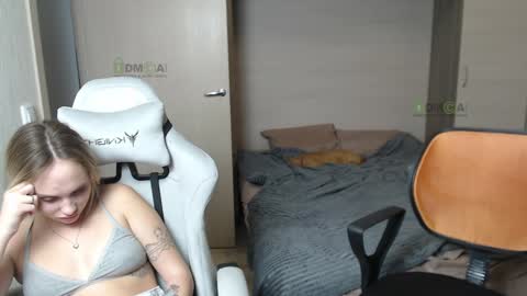 Snapshot of sunny1girl chatting on January 29, 2025, 6:39 pm Alice and Sergey online show from January 29, 2025, 6:39 pm