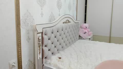 Vanessa online show from March 11, 2026, 5:35 am