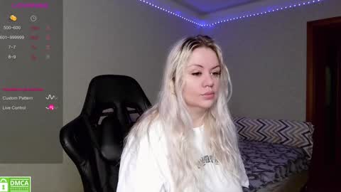 Snapshot of sunny_mood chatting on January 5, 2025, 8:00 pm sunny mood online show from January 5, 2025, 8:00 pm