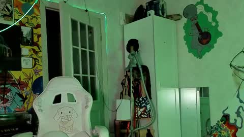 Sunny online show from September 25, 2025, 7:39 pm