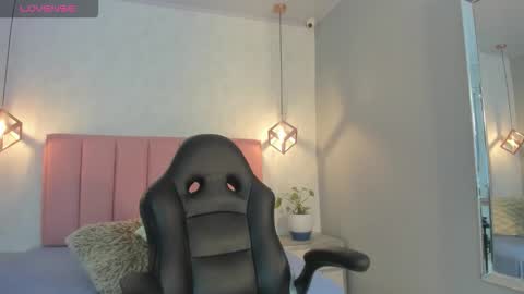  S U N N Y online show from November 7, 2025, 12:38 pm