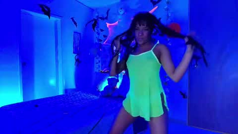    online show from October 4, 2025, 1:53 pm