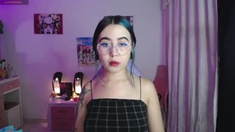 Snapshot of sunset_pienk chatting on May 18, 2026, 4:40 am Sunset online show from May 18, 2026, 4:40 am