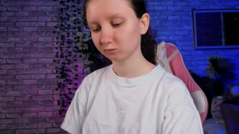 Snapshot of sunshine_blaze chatting on May 13, 2026, 5:49 am Alice online show from May 13, 2026, 5:49 am