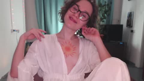 Hella online show from April 18, 2026, 10:54 pm