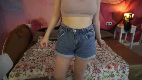 Lola online show from November 3, 2025, 7:20 am