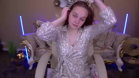 Lola online show from November 23, 2025, 9:53 am