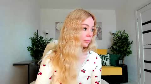 Jenn online show from April 17, 2026, 2:58 am