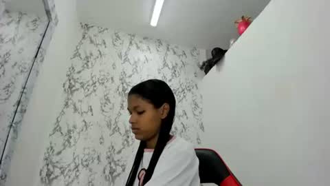 Snapshot of surifoster chatting on May 10, 2026, 1:49 pm suri online show from May 10, 2026, 1:49 pm