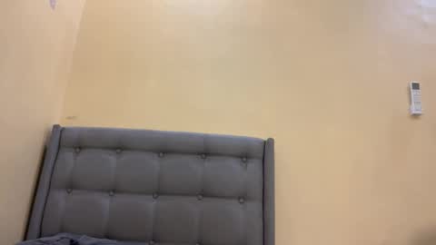 Mia online show from January 11, 2026, 3:00 am