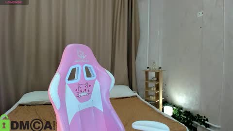 Annie online show from November 26, 2025, 1:06 am