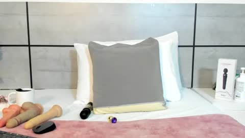 susanthomass online show from July 3, 2026, 7:42 pm