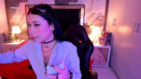 susanvilla online show from January 5, 2026, 7:39 pm