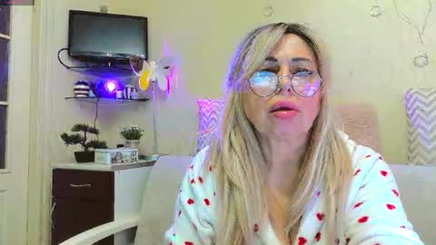 SusieNoreen online show from October 15, 2025, 7:41 am