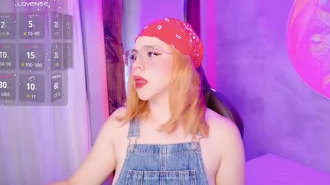 Snapshot of sussiestrawberry chatting on November 28, 2025, 10:07 am Sussie online show from November 28, 2025, 10:07 am