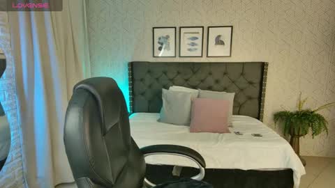 Snapshot of sussy__stone chatting on December 8, 2024, 12:41 pm online show from December 8, 2024, 12:41 pm