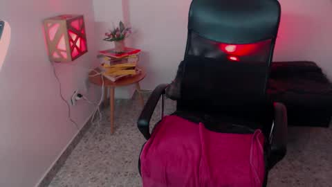 Susuya  online show from December 13, 2025, 8:04 pm