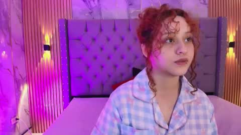 suxan_white online show from November 19, 2025, 8:53 pm