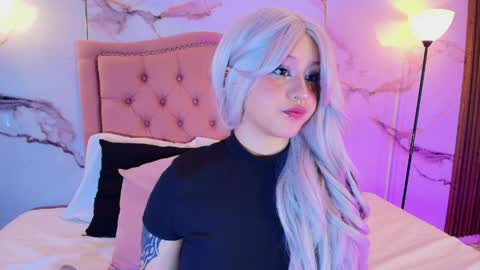 suxan_white online show from May 25, 2026, 8:48 pm