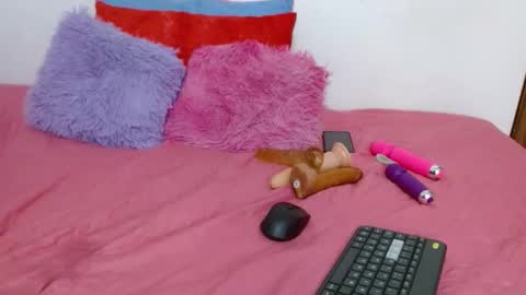 suzan_30 online show from November 27, 2025, 8:44 pm