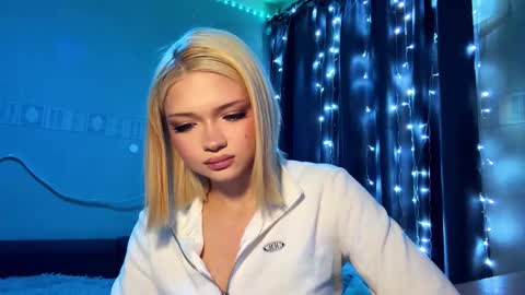 Snapshot of suzannabarmes chatting on March 15, 2026, 10:27 pm Stacy online show from March 15, 2026, 10:27 pm