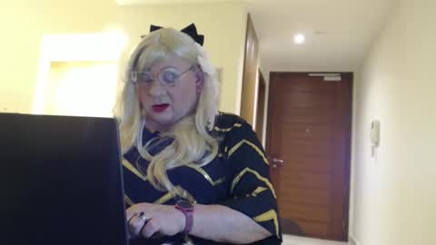 Snapshot of suzannebanci chatting on May 15, 2026, 4:14 pm My name is Sissy or more fully Suzanna Aprilia Maria Mariquita Catarina Chinita Banci. Soy una puta - que chimba ladybug online show from May 15, 2026, 4:14 pm