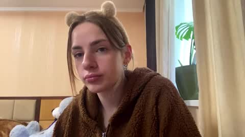 Emila online show from April 18, 2026, 6:17 am