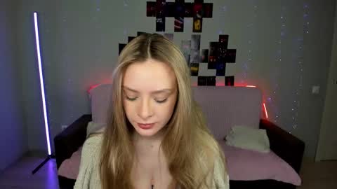 Snapshot of suzie_q69 chatting on December 19, 2025, 8:32 am Suzie q online show from December 19, 2025, 8:32 am