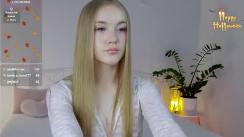 Suzi online show from October 18, 2025, 1:34 pm