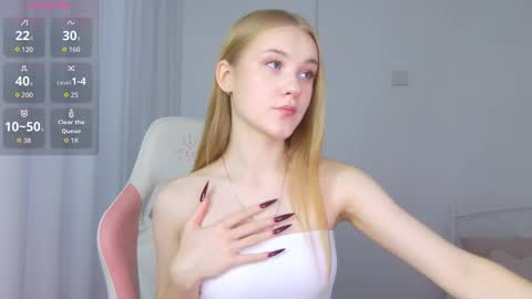 Suzi online show from November 11, 2025, 2:28 pm