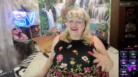 Snapshot of svetifox chatting on February 25, 2025, 7:52 am Sveti online show from February 25, 2025, 7:52 am