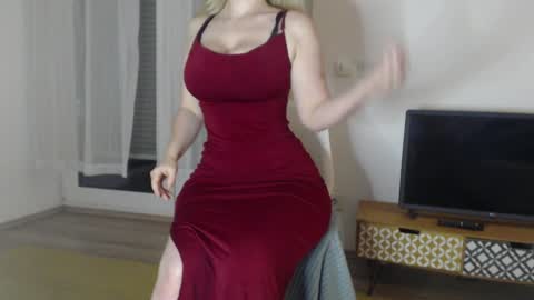 sweat_mia online show from December 4, 2024, 5:11 pm