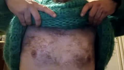 Snapshot of sweaterboy666 chatting on December 4, 2024, 6:33 am sweaterboy666 online show from December 4, 2024, 6:33 am