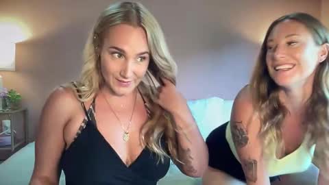 Snapshot of swedish_candii chatting on November 14, 2025, 9:24 pm Swedish Candii online show from November 14, 2025, 9:24 pm