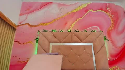 sweet__luna__ online show from April 24, 2026, 11:01 am