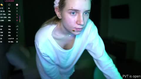 Snapshot of sweet__michelle chatting on October 31, 2025, 10:33 pm Michelle online show from October 31, 2025, 10:33 pm