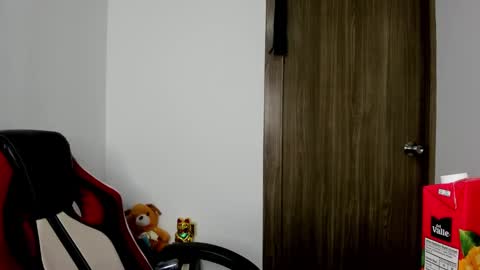 sweet__suck69bitch online show from February 24, 2025, 7:44 am